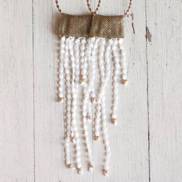 Gorgeous white and gold Monsoon Earrings - Picture 3 of 6